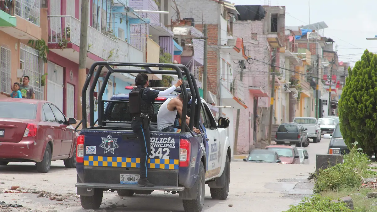 Sol de Leon - POLICIAS (1)